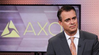 电击枪制造商Axon因AI提振软件工具需求，股价大涨18%