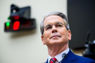 外盘头条：美制定首批贸易谈判优先名单 纽瓦克机场雷达屏幕再现故障 美国考虑赋予格陵兰岛特殊地位