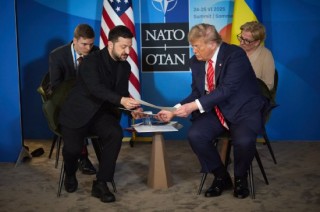 特朗普在北约峰会期间与泽连斯基进行了一次“长时间实质性会谈”