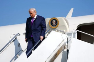 美媒：特朗普考虑先对伊朗实施精准打击，再视情况发动更大规模攻击