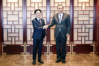 商务部部长王文涛会见韩国产业通商部长官金正官