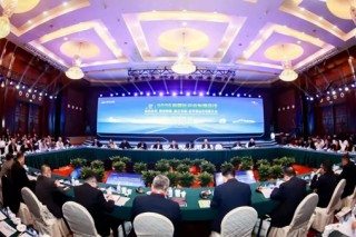 2026商用车产业发展会议在十堰启幕，闭门会议代表共绘“十五五”高质量发展蓝图