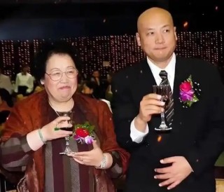 “猪八戒”马德华将送别陈丽华：大姐非常好非常有爱心，各方面都非常优秀，她为紫檀事业作出很大贡献，她的离去让我们很悲痛