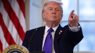 特朗普宣布因格陵兰问题对欧洲多国征收关税 直至达成购买协议