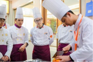 从核物理到中餐，一位复旦学子的跨界人生选择