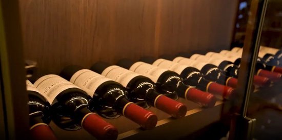 华致酒行业绩下滑,酒类流通遇冷是“个别”还是“普遍”? 第3张 华致酒行业绩下滑,酒类流通遇冷是“个别”还是“普遍”? 第3张