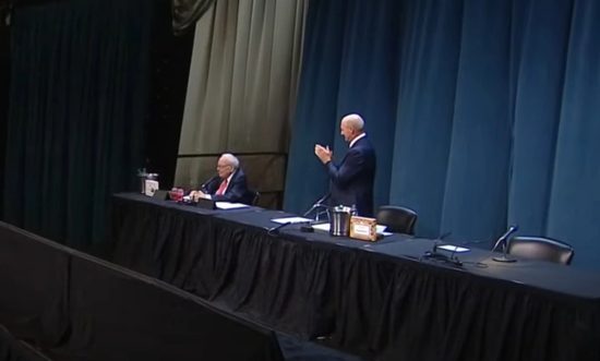 5万字珍藏版！2025巴菲特股东大会全程实录：首次明确批评贸易战 官宣将于年底退休  第3张