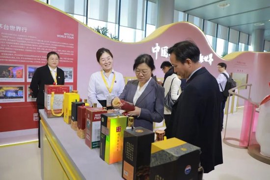2025世界品牌莫干山大会:茅台以功能、体验、情绪三重价值 回应消费者对品牌的新期待 第3张 2025世界品牌莫干山大会:茅台以功能、体验、情绪三重价值 回应消费者对品牌的新期待 第3张
