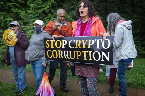 特朗普加密晚宴参加者吐槽:吃得糟透了,安保松懈,没机会和特朗普搭话 第2张 特朗普加密晚宴参加者吐槽:吃得糟透了,安保松懈,没机会和特朗普搭话 第2张