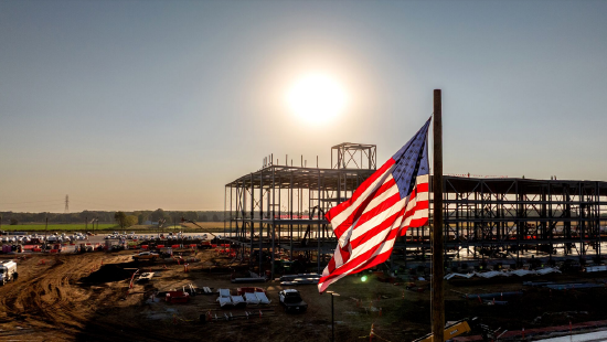 11月25日外盘头条：苹果裁减销售岗位 特斯拉FSD在欧遇阻 亚马逊再投500亿美元 美乌寻求缩小和平方案分歧  第6张