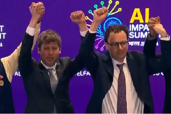 谄媚、献金、说谎?中东战争,美国这对AI宿敌彻底撕破了脸?|硅谷观察 第5张 谄媚、献金、说谎?中东战争,美国这对AI宿敌彻底撕破了脸?|硅谷观察 第5张