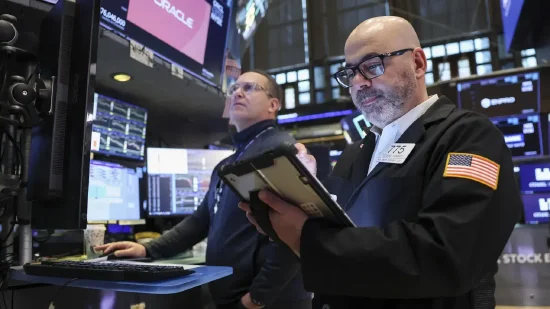 午盘:美股维持跌势 道指跌逾300点 第1张 午盘:美股维持跌势 道指跌逾300点 第1张